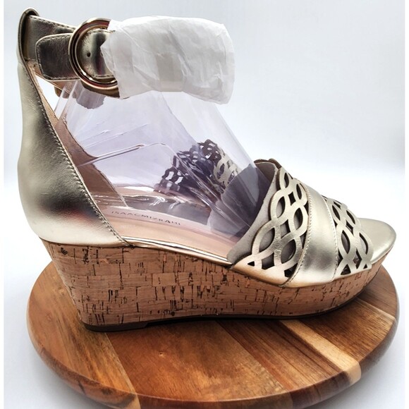 Isaac Mizrahi Platform Sandal Women's 9M Gold Leather Ankle Strap Cork Wedge - Picture 2 of 12